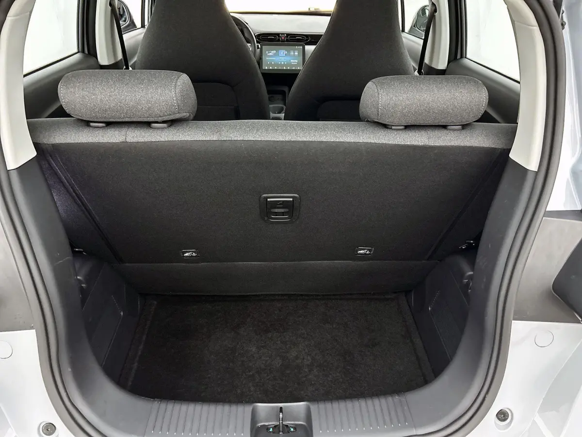 Design 37.3 kWh 95pk | 265km WLTP Actieradius | Navigatie | Panoramadak | Achteruitrijcamera | Adaptieve Cruise Control | Climate Control | Parkeersensoren | Bluetooth | Keyless start | Voll