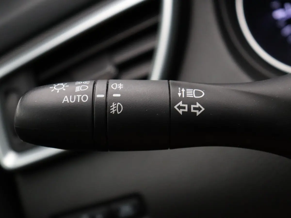 140pk DIG-T N-Connecta | Trekhaak 1300KG | Panoramadak | Climate control | Rondomzicht camera | 19" LMV | Apple carplay/Android auto |