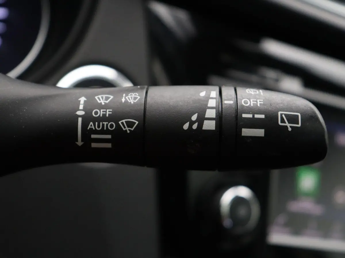 140pk DIG-T N-Connecta | Trekhaak 1300KG | Panoramadak | Climate control | Rondomzicht camera | 19" LMV | Apple carplay/Android auto |