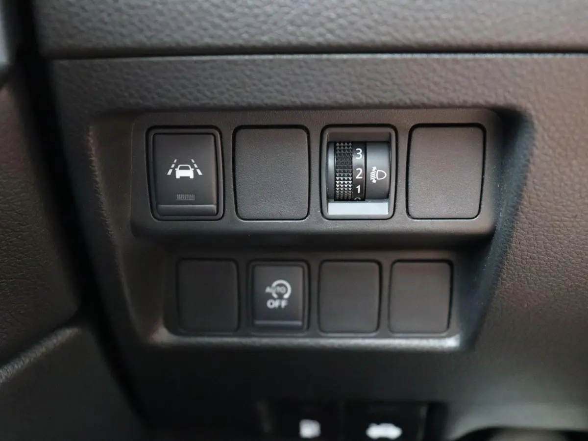 140pk DIG-T N-Connecta | Trekhaak 1300KG | Panoramadak | Climate control | Rondomzicht camera | 19" LMV | Apple carplay/Android auto |