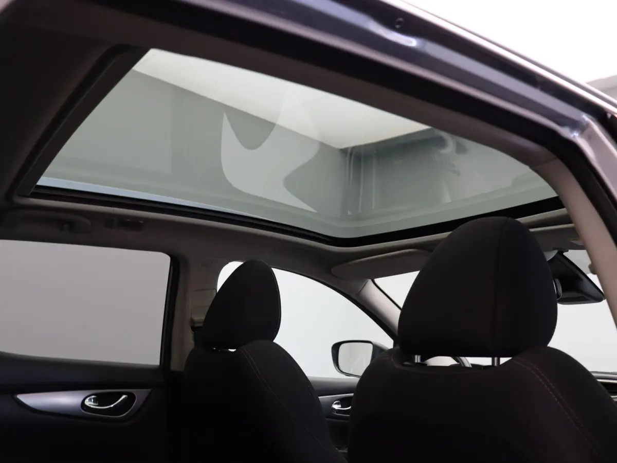 140pk DIG-T N-Connecta | Trekhaak 1300KG | Panoramadak | Climate control | Rondomzicht camera | 19" LMV | Apple carplay/Android auto |