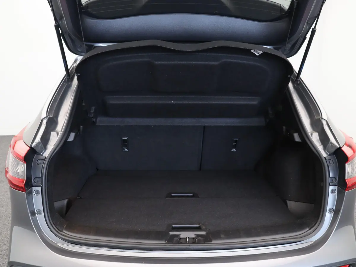 140pk DIG-T N-Connecta | Trekhaak 1300KG | Panoramadak | Climate control | Rondomzicht camera | 19" LMV | Apple carplay/Android auto |