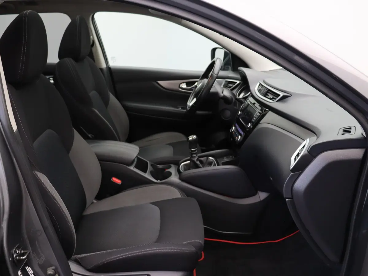 140pk DIG-T N-Connecta | Trekhaak 1300KG | Panoramadak | Climate control | Rondomzicht camera | 19" LMV | Apple carplay/Android auto |