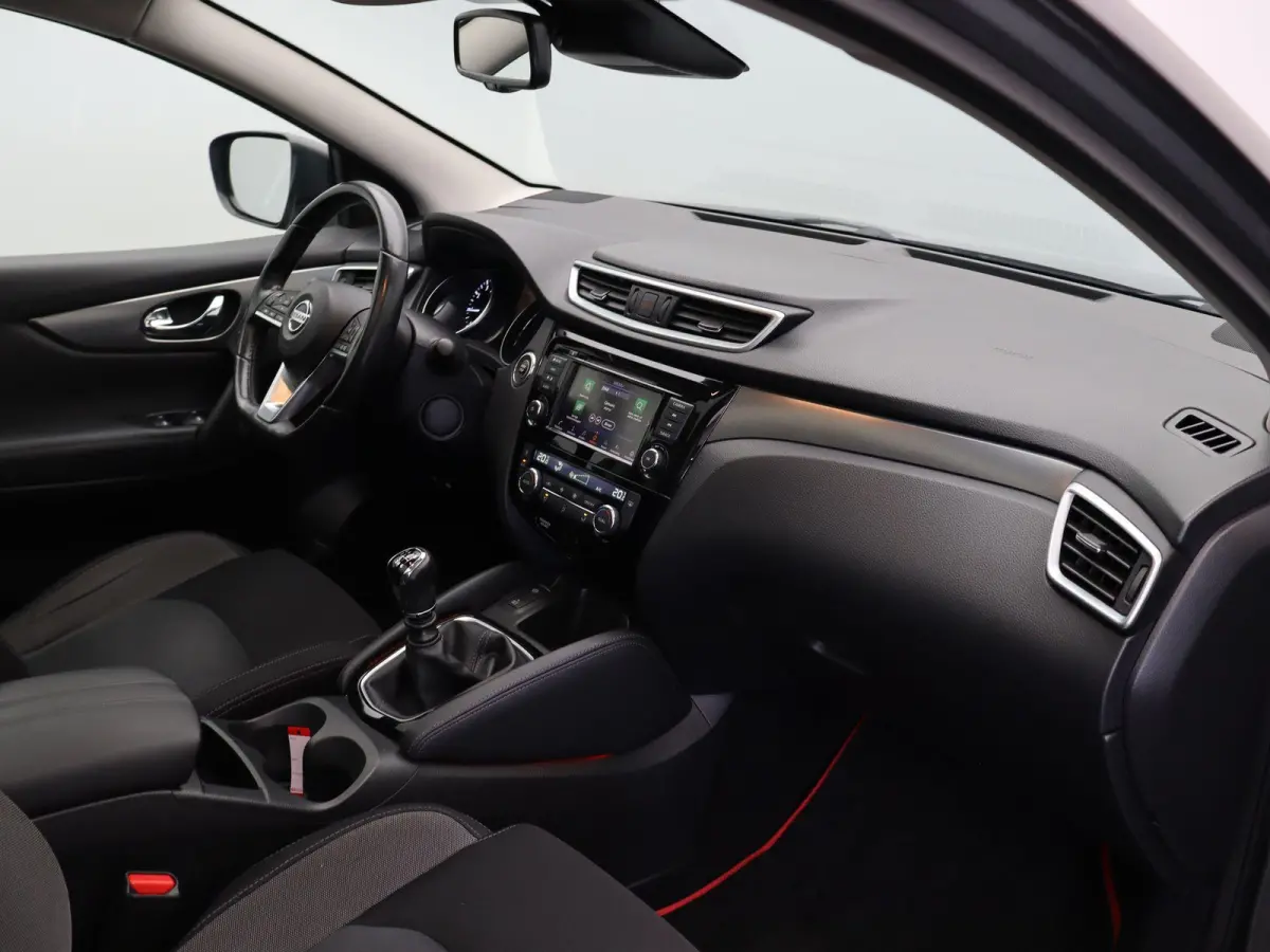 140pk DIG-T N-Connecta | Trekhaak 1300KG | Panoramadak | Climate control | Rondomzicht camera | 19" LMV | Apple carplay/Android auto |