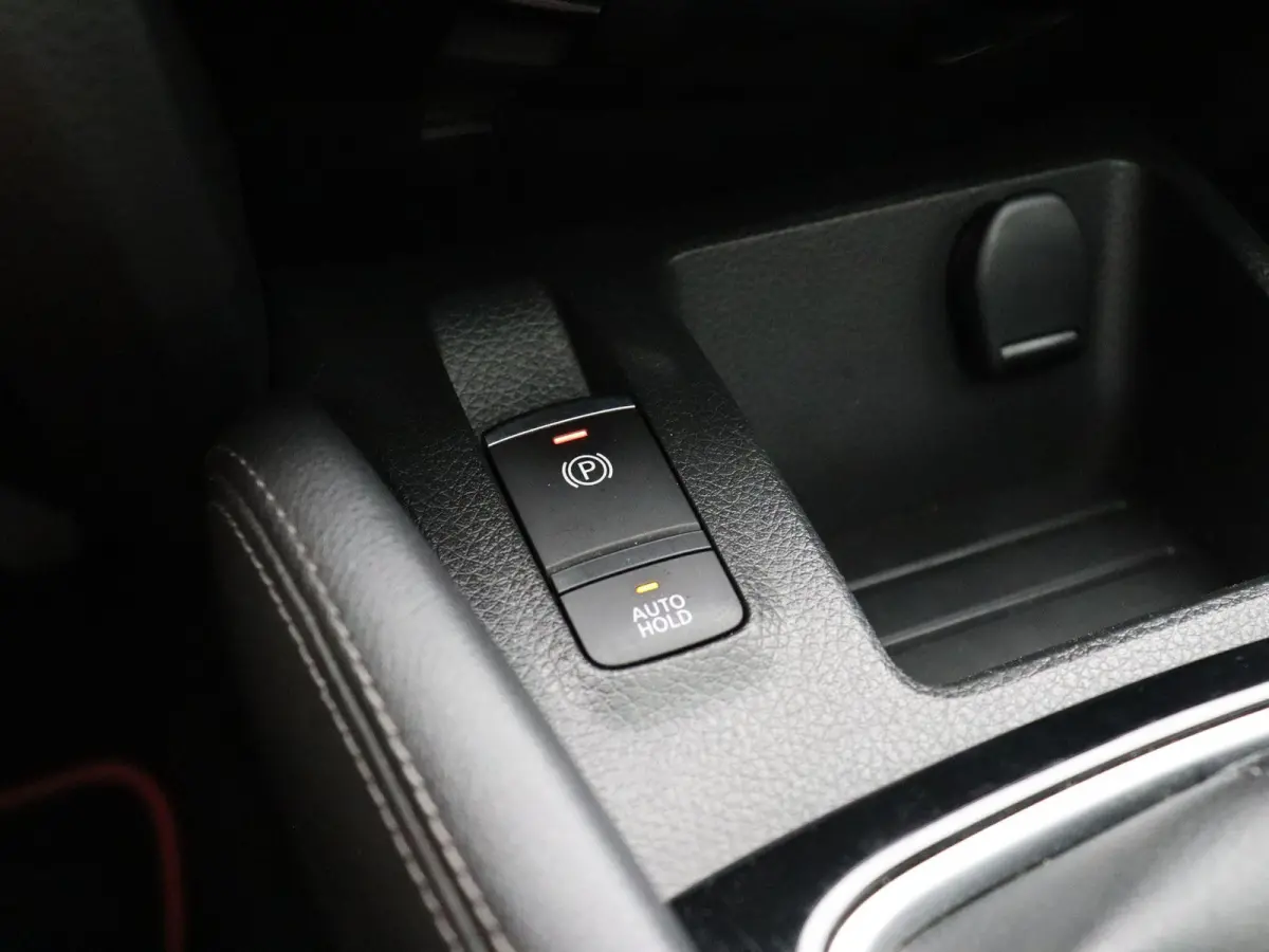 140pk DIG-T N-Connecta | Trekhaak 1300KG | Panoramadak | Climate control | Rondomzicht camera | 19" LMV | Apple carplay/Android auto |