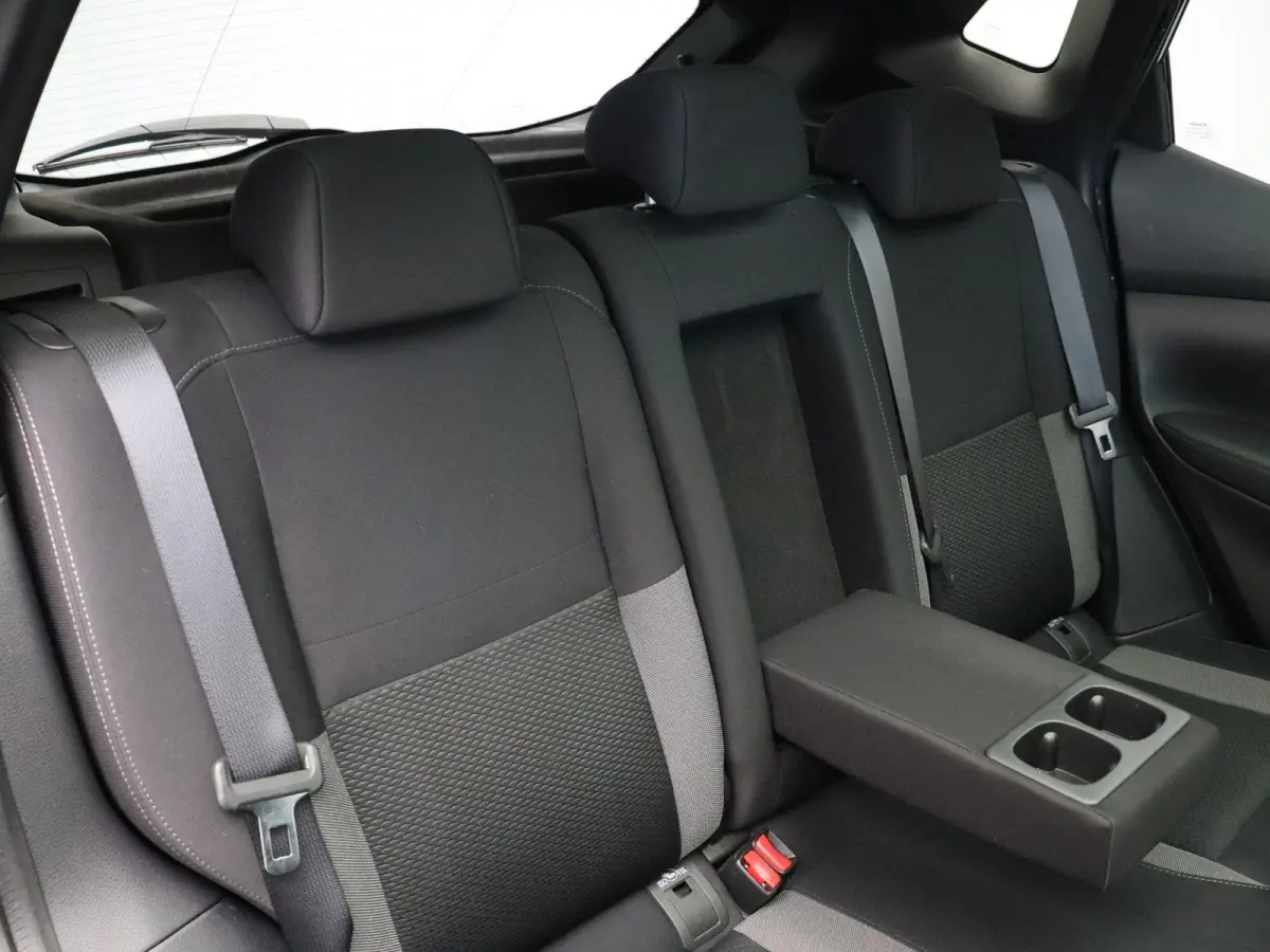 140pk DIG-T N-Connecta | Trekhaak 1300KG | Panoramadak | Climate control | Rondomzicht camera | 19" LMV | Apple carplay/Android auto |