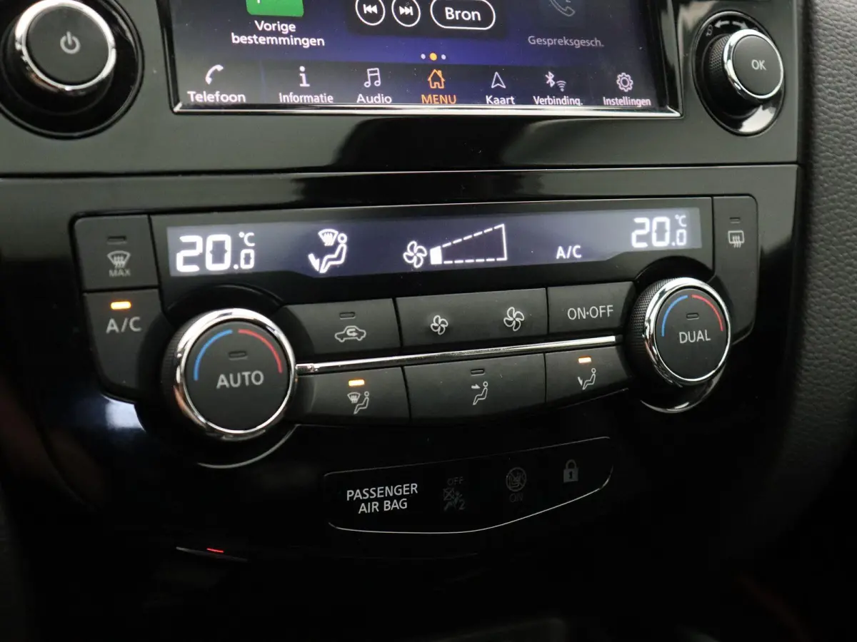 140pk DIG-T N-Connecta | Trekhaak 1300KG | Panoramadak | Climate control | Rondomzicht camera | 19" LMV | Apple carplay/Android auto |