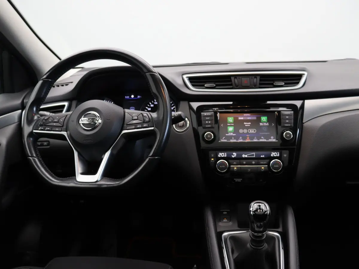 140pk DIG-T N-Connecta | Trekhaak 1300KG | Panoramadak | Climate control | Rondomzicht camera | 19" LMV | Apple carplay/Android auto |