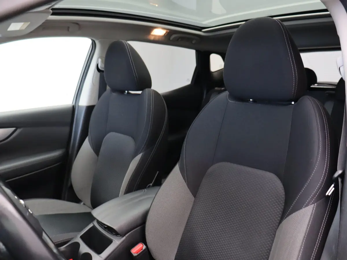 140pk DIG-T N-Connecta | Trekhaak 1300KG | Panoramadak | Climate control | Rondomzicht camera | 19" LMV | Apple carplay/Android auto |
