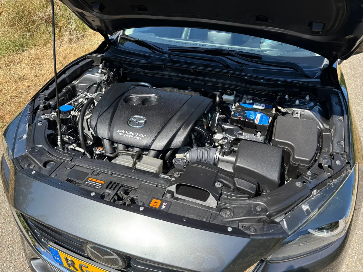2.0 SkyActiv-G 120 GT-M/Head Up/Leder/Navi/18"