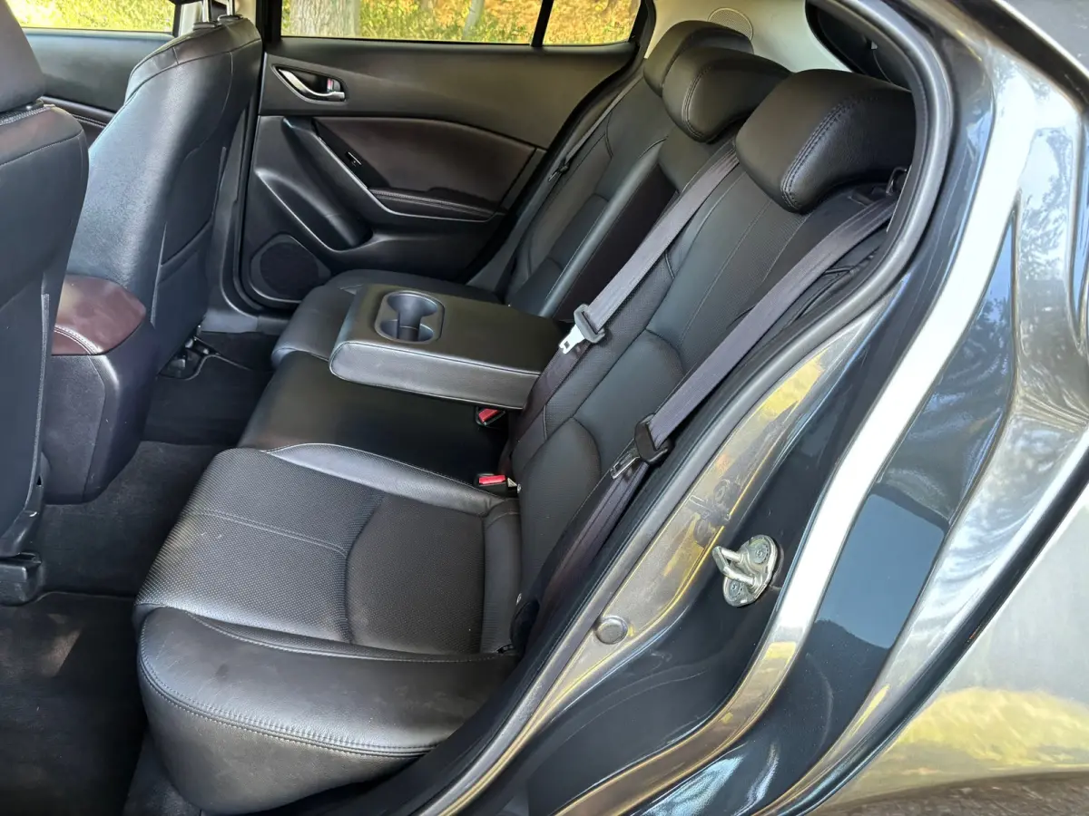 2.0 SkyActiv-G 120 GT-M/Head Up/Leder/Navi/18"