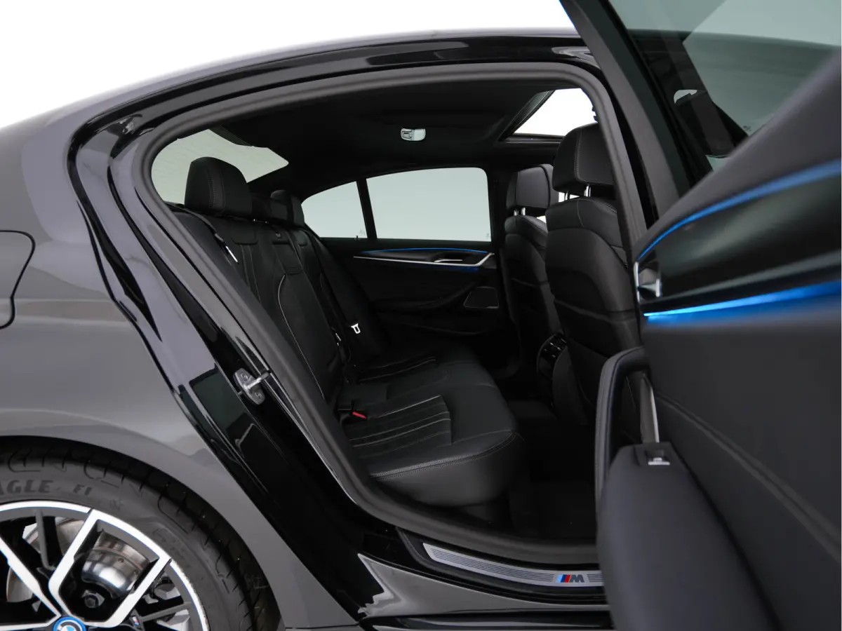 530e M-Sportpack Business Edition Plus (Plug-in) {SoH-86%} (INCL-BTW) *PANO | LEATHER | FULL-LED | MEMORY-PACK | HARMAN/KARDON | BLINDSPOT | DIGI-COCKPIT | CAMERA | NAVI-FULLMAP | PRIVACY-GL