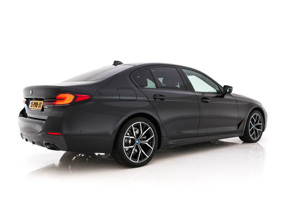 530e M-Sportpack Business Edition Plus (Plug-in) {SoH-86%} (INCL-BTW) *PANO | LEATHER | FULL-LED | MEMORY-PACK | HARMAN/KARDON | BLINDSPOT | DIGI-COCKPIT | CAMERA | NAVI-FULLMAP | PRIVACY-GL