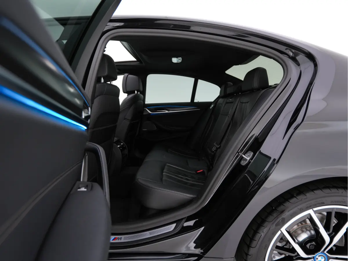 530e M-Sportpack Business Edition Plus (Plug-in) {SoH-86%} (INCL-BTW) *PANO | LEATHER | FULL-LED | MEMORY-PACK | HARMAN/KARDON | BLINDSPOT | DIGI-COCKPIT | CAMERA | NAVI-FULLMAP | PRIVACY-GL