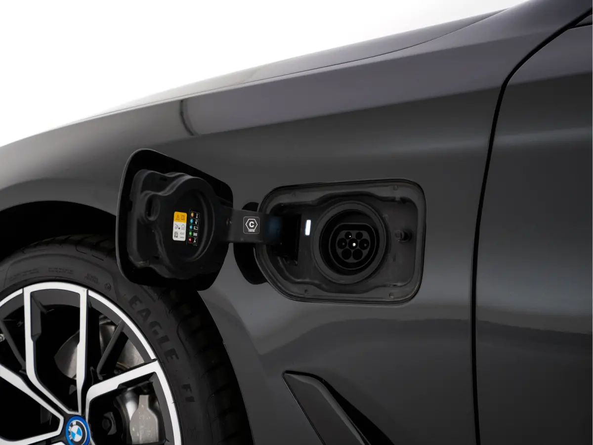 530e M-Sportpack Business Edition Plus (Plug-in) {SoH-86%} (INCL-BTW) *PANO | LEATHER | FULL-LED | MEMORY-PACK | HARMAN/KARDON | BLINDSPOT | DIGI-COCKPIT | CAMERA | NAVI-FULLMAP | PRIVACY-GL