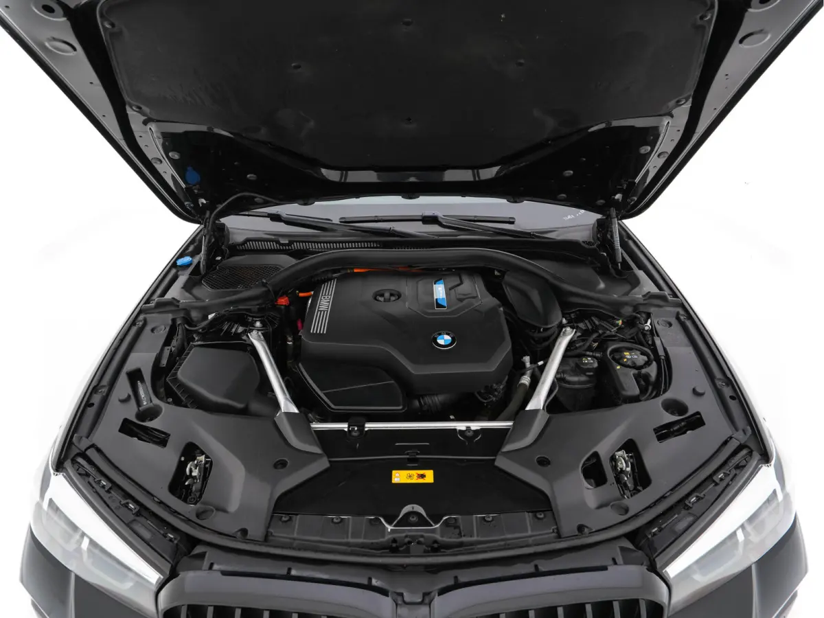 530e M-Sportpack Business Edition Plus (Plug-in) {SoH-86%} (INCL-BTW) *PANO | LEATHER | FULL-LED | MEMORY-PACK | HARMAN/KARDON | BLINDSPOT | DIGI-COCKPIT | CAMERA | NAVI-FULLMAP | PRIVACY-GL