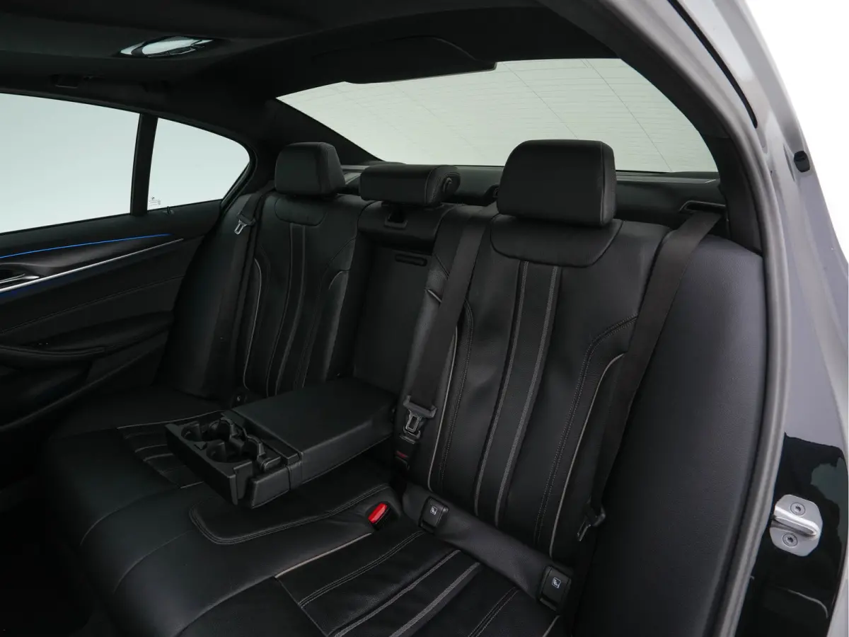 530e M-Sportpack Business Edition Plus (Plug-in) {SoH-86%} (INCL-BTW) *PANO | LEATHER | FULL-LED | MEMORY-PACK | HARMAN/KARDON | BLINDSPOT | DIGI-COCKPIT | CAMERA | NAVI-FULLMAP | PRIVACY-GL