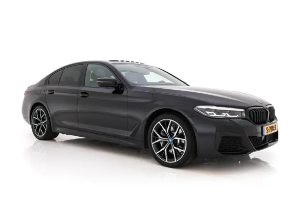 530e M-Sportpack Business Edition Plus (Plug-in) {SoH-86%} (INCL-BTW) *PANO | LEATHER | FULL-LED | MEMORY-PACK | HARMAN/KARDON | BLINDSPOT | DIGI-COCKPIT | CAMERA | NAVI-FULLMAP | PRIVACY-GL