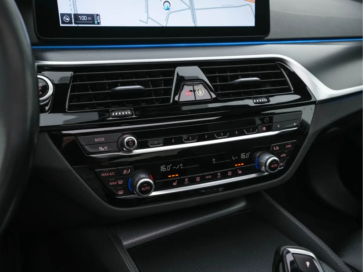 530e M-Sportpack Business Edition Plus (Plug-in) {SoH-86%} (INCL-BTW) *PANO | LEATHER | FULL-LED | MEMORY-PACK | HARMAN/KARDON | BLINDSPOT | DIGI-COCKPIT | CAMERA | NAVI-FULLMAP | PRIVACY-GL