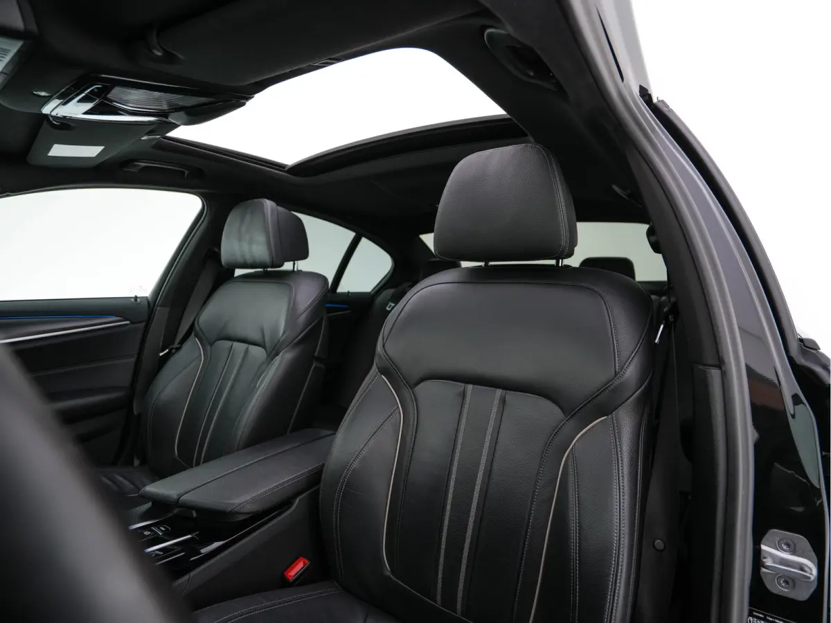 530e M-Sportpack Business Edition Plus (Plug-in) {SoH-86%} (INCL-BTW) *PANO | LEATHER | FULL-LED | MEMORY-PACK | HARMAN/KARDON | BLINDSPOT | DIGI-COCKPIT | CAMERA | NAVI-FULLMAP | PRIVACY-GL