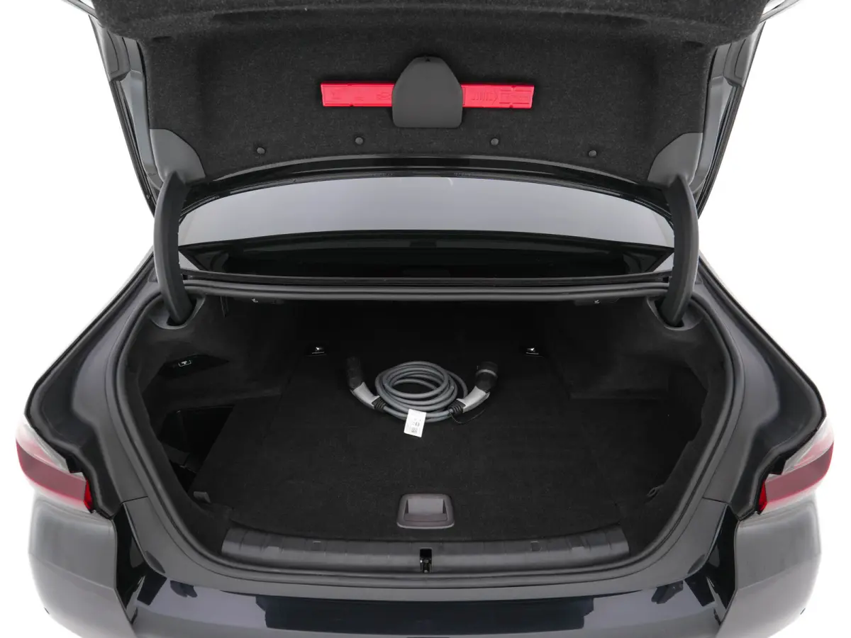530e M-Sportpack Business Edition Plus (Plug-in) {SoH-86%} (INCL-BTW) *PANO | LEATHER | FULL-LED | MEMORY-PACK | HARMAN/KARDON | BLINDSPOT | DIGI-COCKPIT | CAMERA | NAVI-FULLMAP | PRIVACY-GL