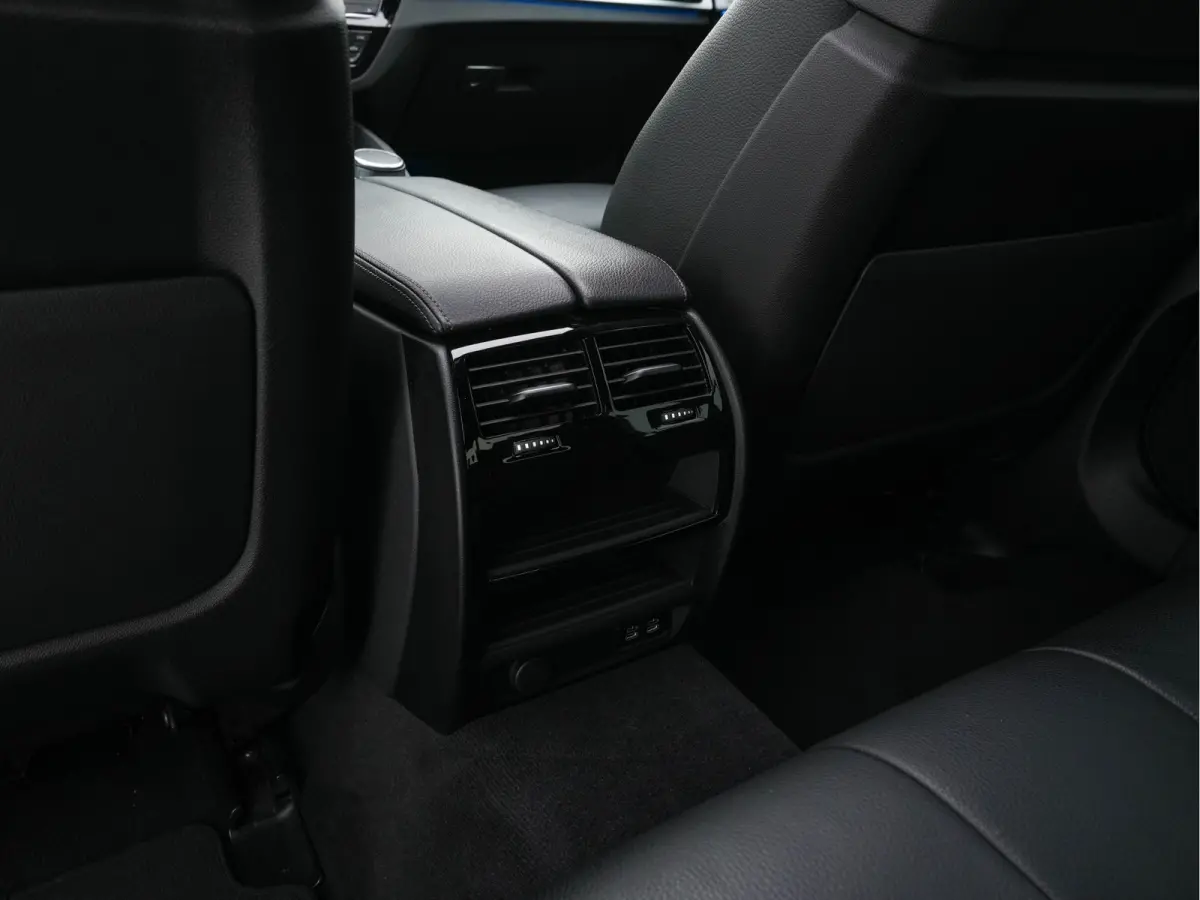 530e M-Sportpack Business Edition Plus (Plug-in) {SoH-86%} (INCL-BTW) *PANO | LEATHER | FULL-LED | MEMORY-PACK | HARMAN/KARDON | BLINDSPOT | DIGI-COCKPIT | CAMERA | NAVI-FULLMAP | PRIVACY-GL