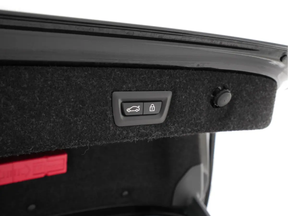 530e M-Sportpack Business Edition Plus (Plug-in) {SoH-86%} (INCL-BTW) *PANO | LEATHER | FULL-LED | MEMORY-PACK | HARMAN/KARDON | BLINDSPOT | DIGI-COCKPIT | CAMERA | NAVI-FULLMAP | PRIVACY-GL
