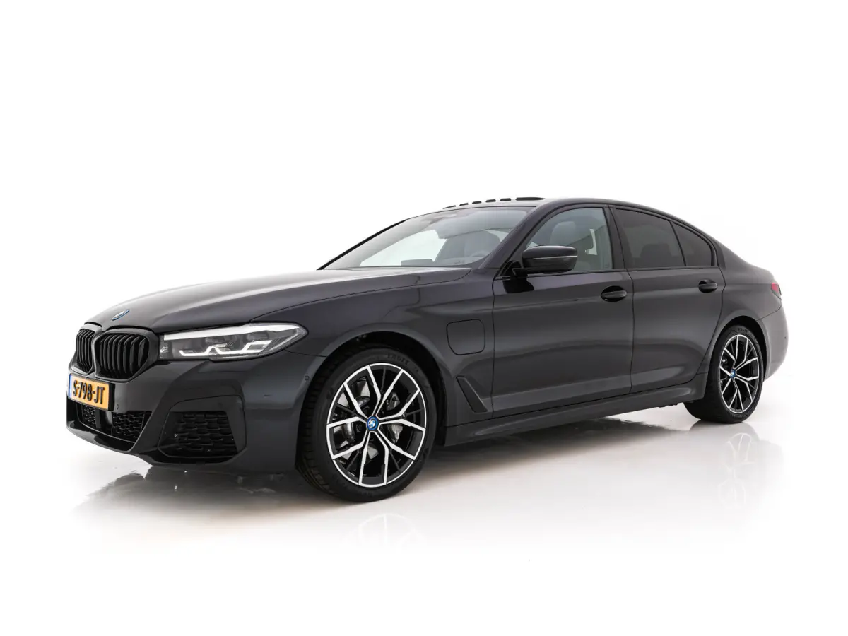 530e M-Sportpack Business Edition Plus (Plug-in) {SoH-86%} (INCL-BTW) *PANO | LEATHER | FULL-LED | MEMORY-PACK | HARMAN/KARDON | BLINDSPOT | DIGI-COCKPIT | CAMERA | NAVI-FULLMAP | PRIVACY-GL