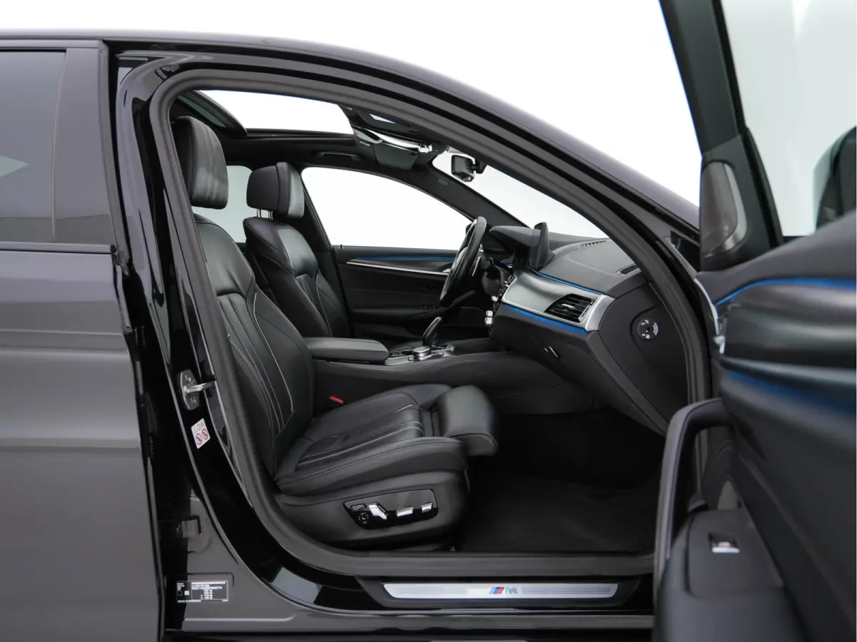 530e M-Sportpack Business Edition Plus (Plug-in) {SoH-86%} (INCL-BTW) *PANO | LEATHER | FULL-LED | MEMORY-PACK | HARMAN/KARDON | BLINDSPOT | DIGI-COCKPIT | CAMERA | NAVI-FULLMAP | PRIVACY-GL