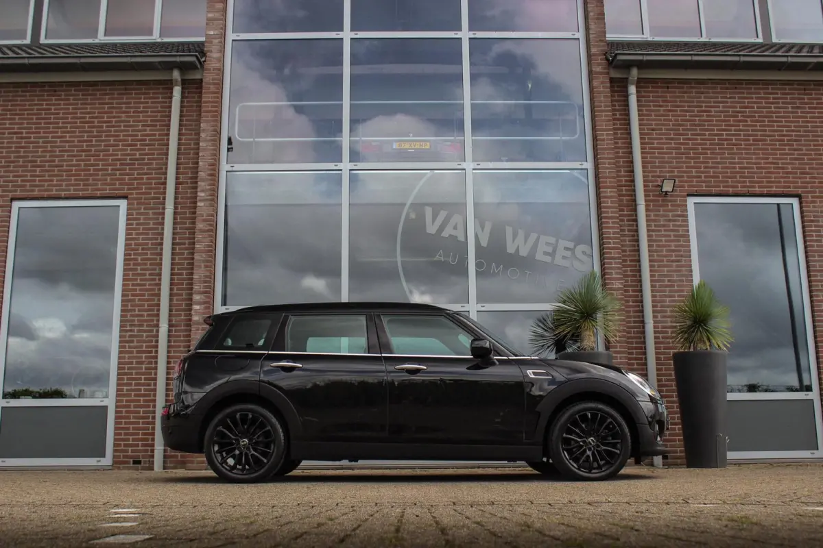 1.5 Cooper Business Edition | 1e eigenaar | NL auto | DAB | Cruise control | Sportstoelen | LED | Sportstuur | Navigatie | Bluetooth | Active Guard | PDC | Lichtpakket