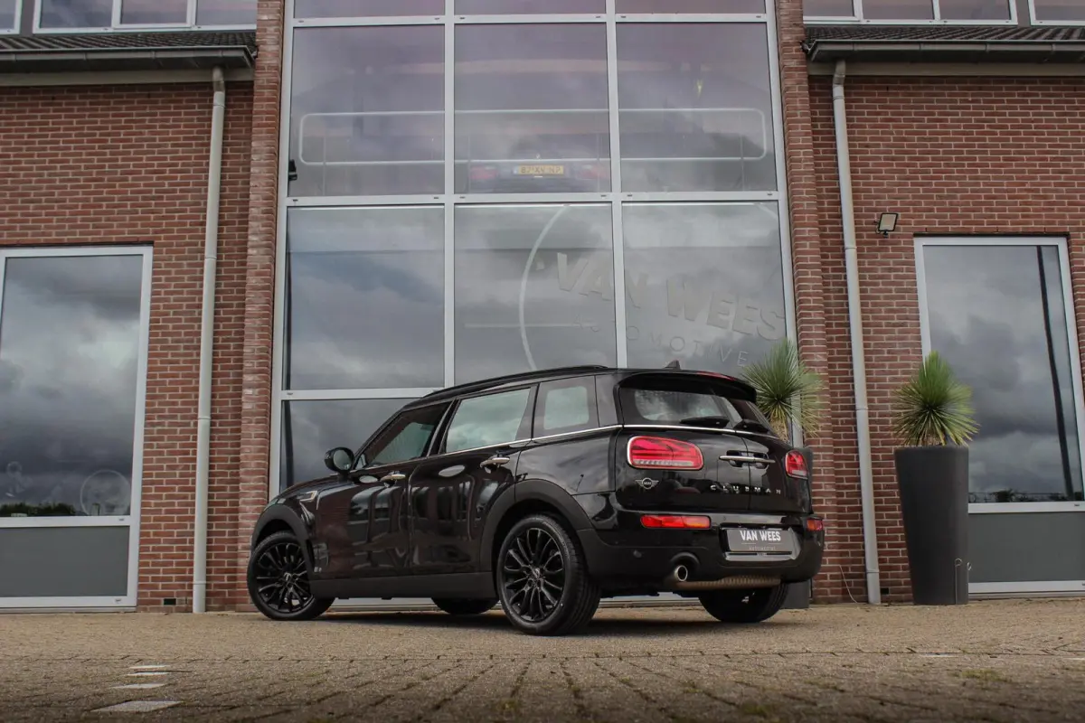 1.5 Cooper Business Edition | 1e eigenaar | NL auto | DAB | Cruise control | Sportstoelen | LED | Sportstuur | Navigatie | Bluetooth | Active Guard | PDC | Lichtpakket
