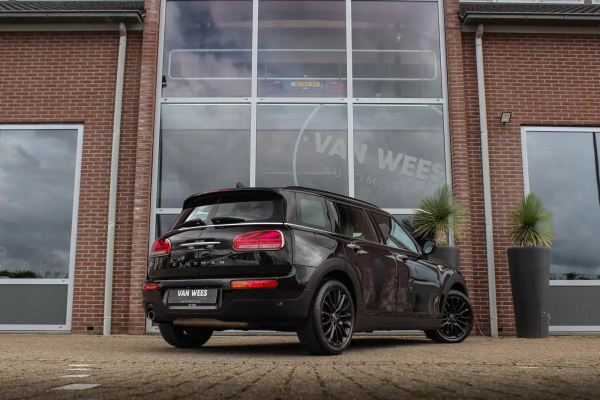 1.5 Cooper Business Edition | 1e eigenaar | NL auto | DAB | Cruise control | Sportstoelen | LED | Sportstuur | Navigatie | Bluetooth | Active Guard | PDC | Lichtpakket