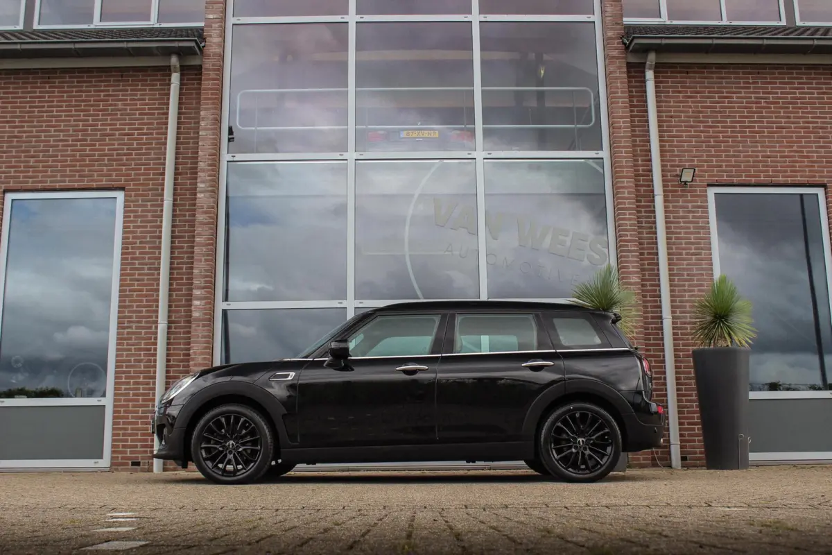 1.5 Cooper Business Edition | 1e eigenaar | NL auto | DAB | Cruise control | Sportstoelen | LED | Sportstuur | Navigatie | Bluetooth | Active Guard | PDC | Lichtpakket