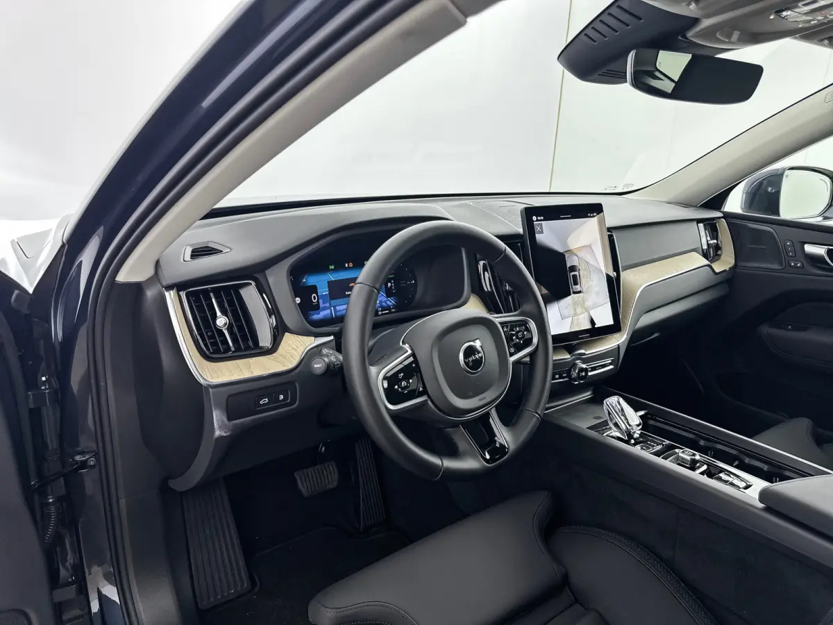 T6 350PK AWD Plus Bright | Trekhaak | 360 Camera | Getint Glas | Harman Kardon | Elektr. verst. Stoelen | Stoel/Stuur/Achterbankverwarming | Adaptieve Cruise | BLIS