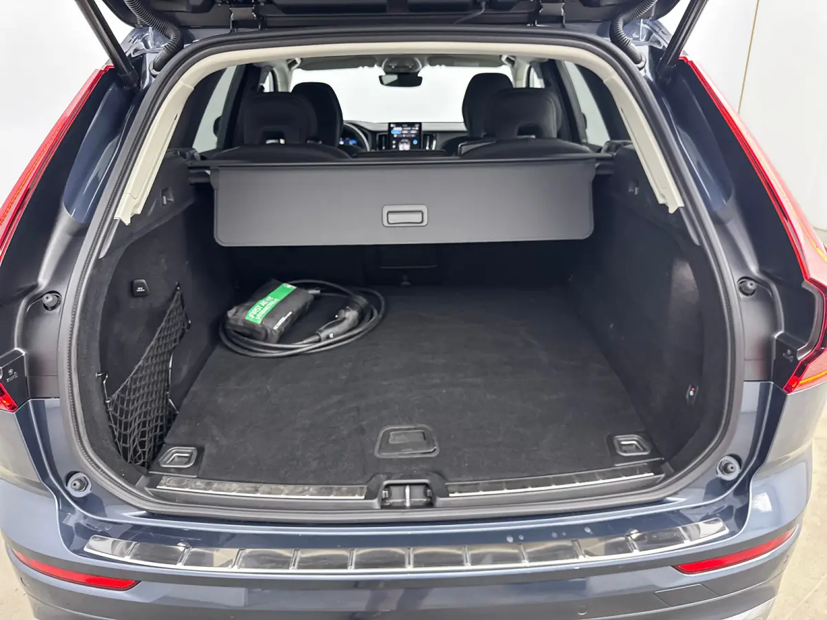 T6 350PK AWD Plus Bright | Trekhaak | 360 Camera | Getint Glas | Harman Kardon | Elektr. verst. Stoelen | Stoel/Stuur/Achterbankverwarming | Adaptieve Cruise | BLIS