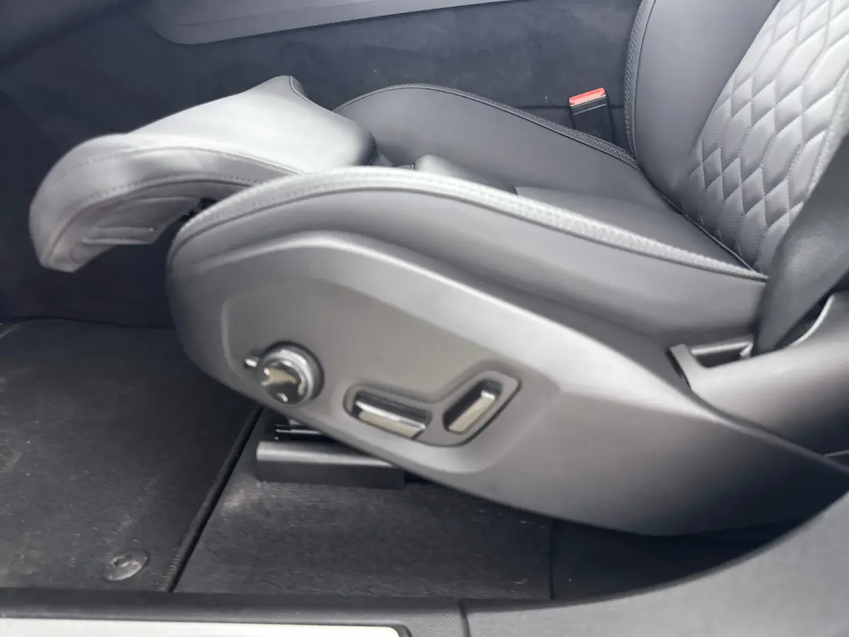 T6 350PK AWD Plus Bright | Trekhaak | 360 Camera | Getint Glas | Harman Kardon | Elektr. verst. Stoelen | Stoel/Stuur/Achterbankverwarming | Adaptieve Cruise | BLIS