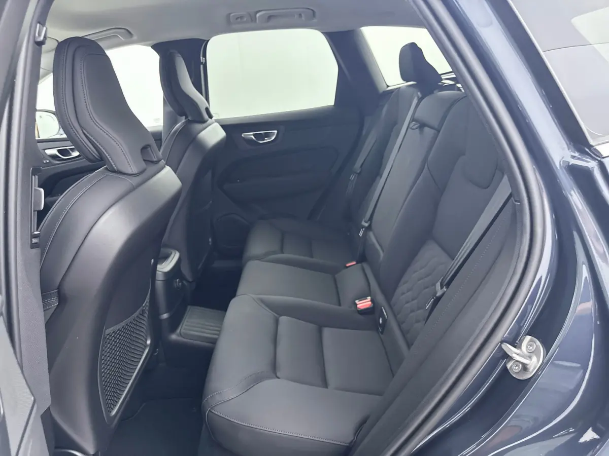 T6 350PK AWD Plus Bright | Trekhaak | 360 Camera | Getint Glas | Harman Kardon | Elektr. verst. Stoelen | Stoel/Stuur/Achterbankverwarming | Adaptieve Cruise | BLIS