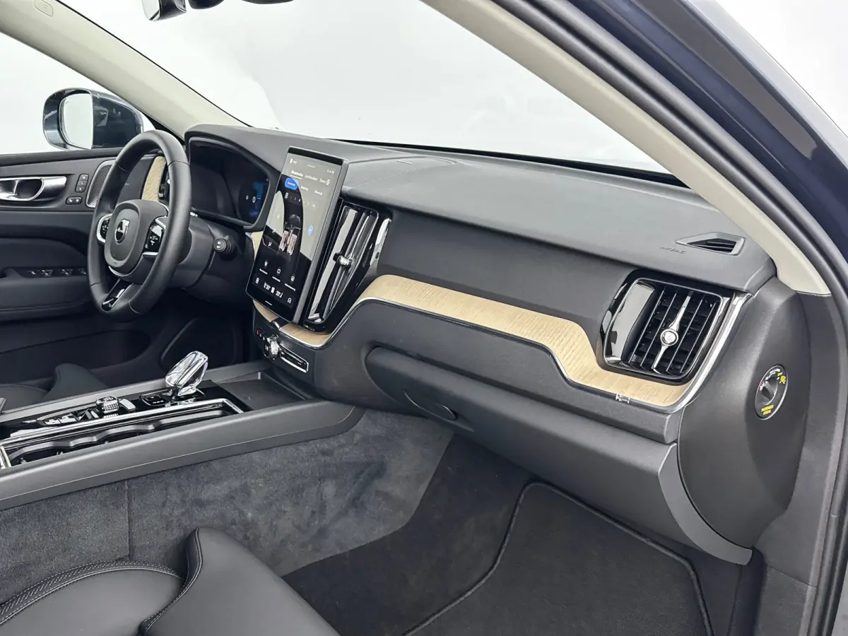T6 350PK AWD Plus Bright | Trekhaak | 360 Camera | Getint Glas | Harman Kardon | Elektr. verst. Stoelen | Stoel/Stuur/Achterbankverwarming | Adaptieve Cruise | BLIS
