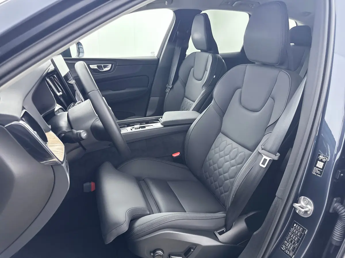 T6 350PK AWD Plus Bright | Trekhaak | 360 Camera | Getint Glas | Harman Kardon | Elektr. verst. Stoelen | Stoel/Stuur/Achterbankverwarming | Adaptieve Cruise | BLIS