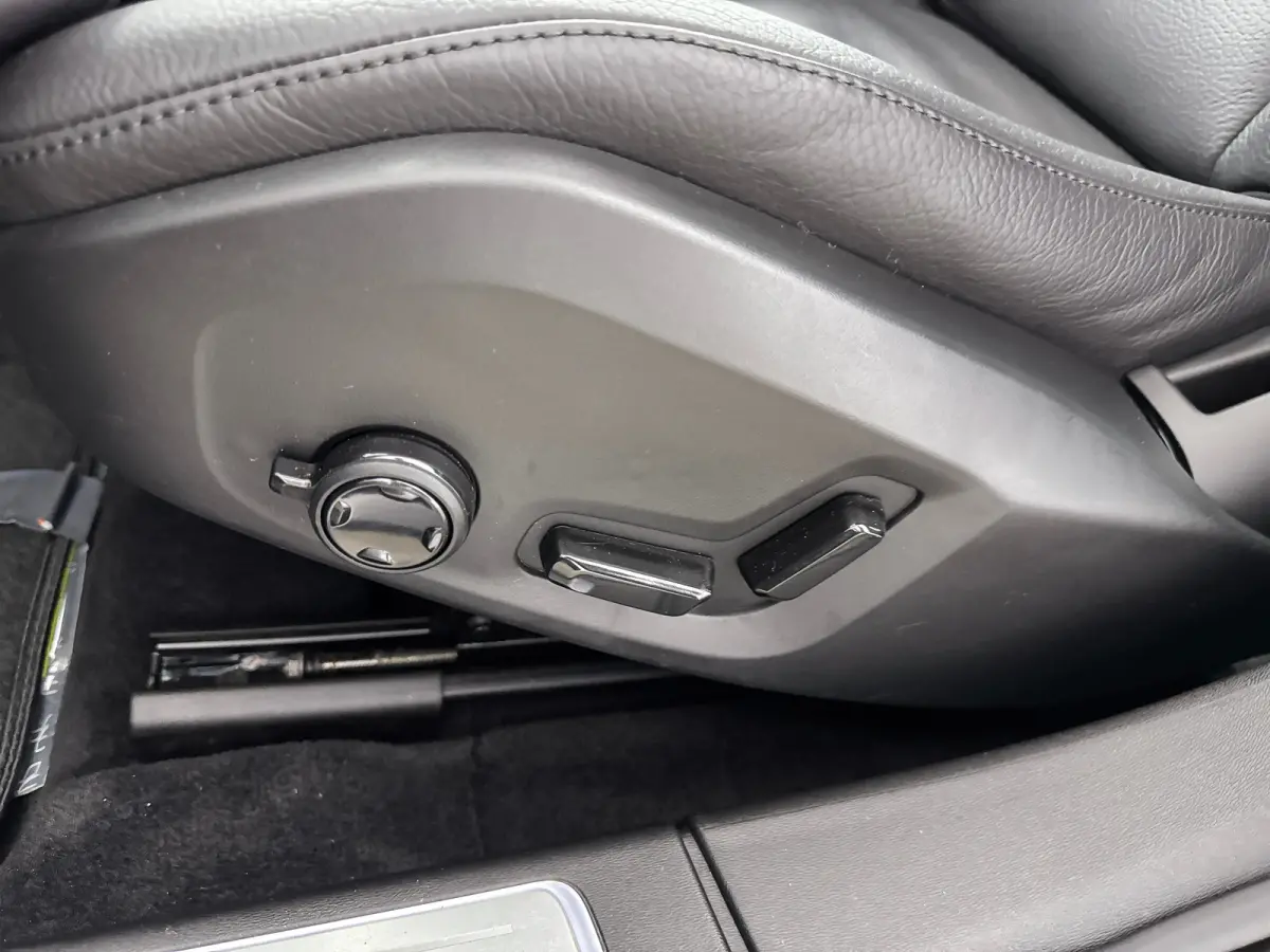 B5 Ultimate Bright | 20" | 360 Camera | Head-Up | Harman Kardon | Elektr. verst. Stoelen | Panoramadak | Parkeerverwarming | Leder Dashboard