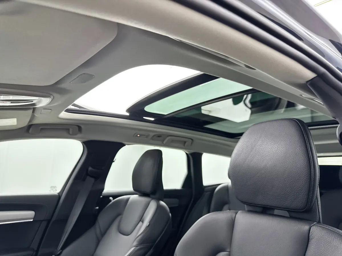 B5 Ultimate Bright | 20" | 360 Camera | Head-Up | Harman Kardon | Elektr. verst. Stoelen | Panoramadak | Parkeerverwarming | Leder Dashboard