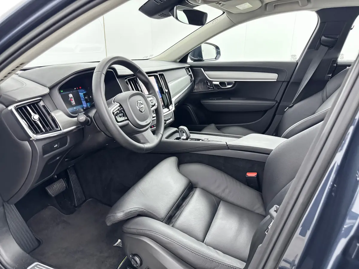 B5 Ultimate Bright | 20" | 360 Camera | Head-Up | Harman Kardon | Elektr. verst. Stoelen | Panoramadak | Parkeerverwarming | Leder Dashboard
