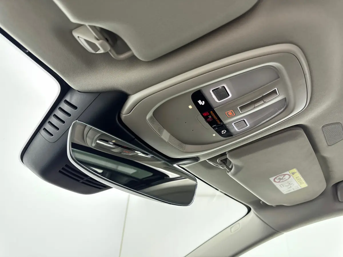 B5 Ultimate Bright | 20" | 360 Camera | Head-Up | Harman Kardon | Elektr. verst. Stoelen | Panoramadak | Parkeerverwarming | Leder Dashboard