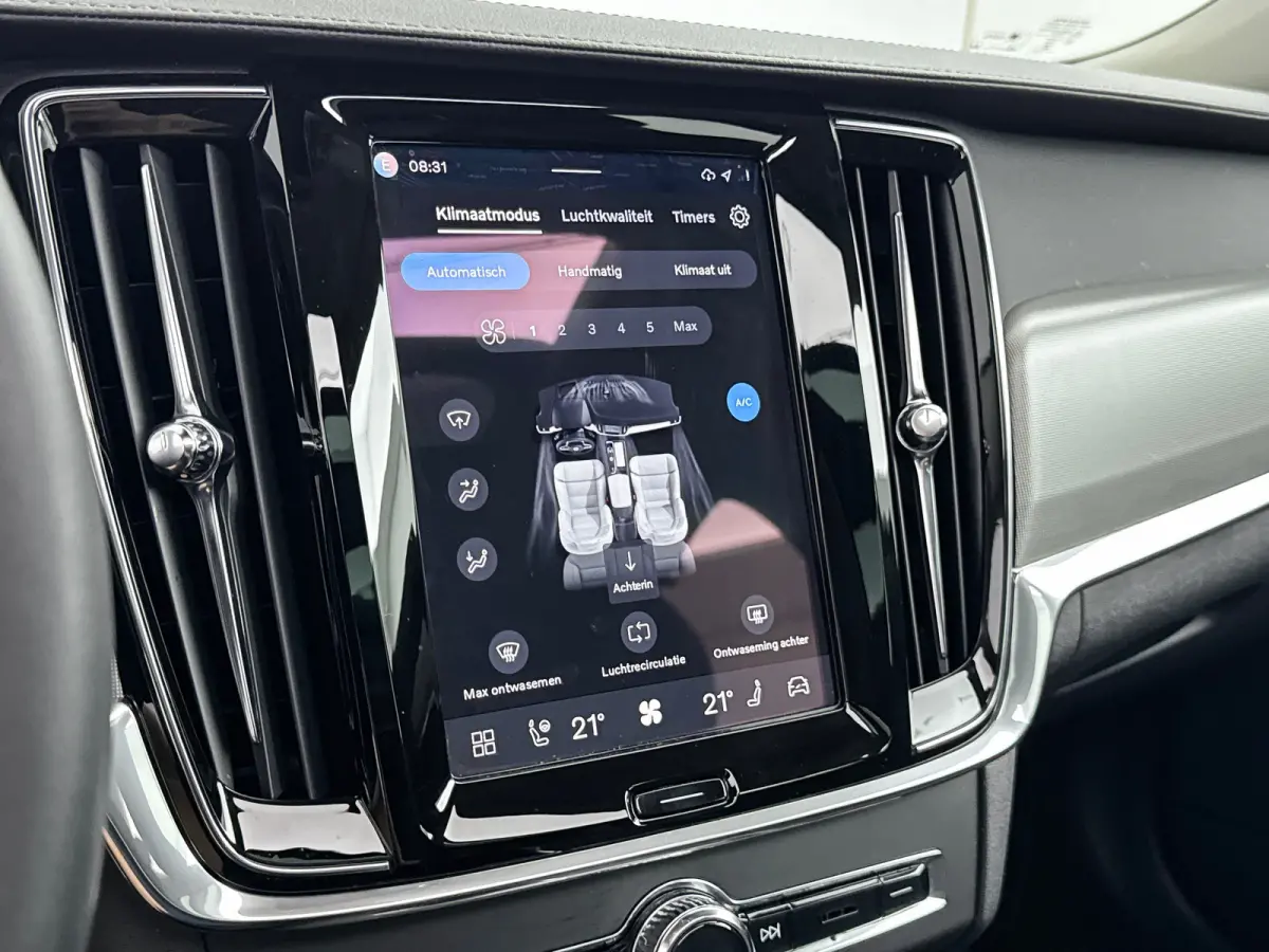 B5 Ultimate Bright | 20" | 360 Camera | Head-Up | Harman Kardon | Elektr. verst. Stoelen | Panoramadak | Parkeerverwarming | Leder Dashboard