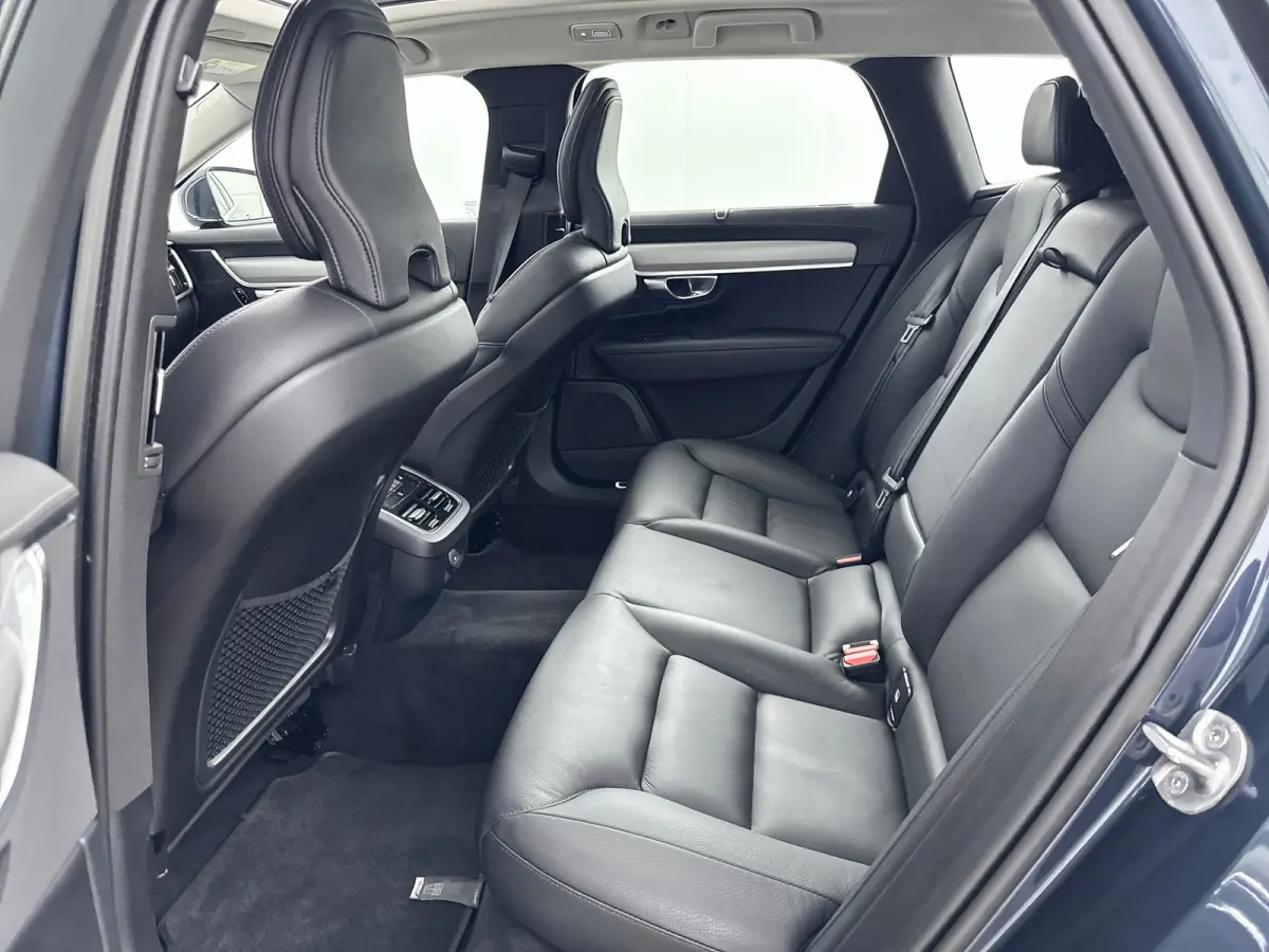 B5 Ultimate Bright | 20" | 360 Camera | Head-Up | Harman Kardon | Elektr. verst. Stoelen | Panoramadak | Parkeerverwarming | Leder Dashboard