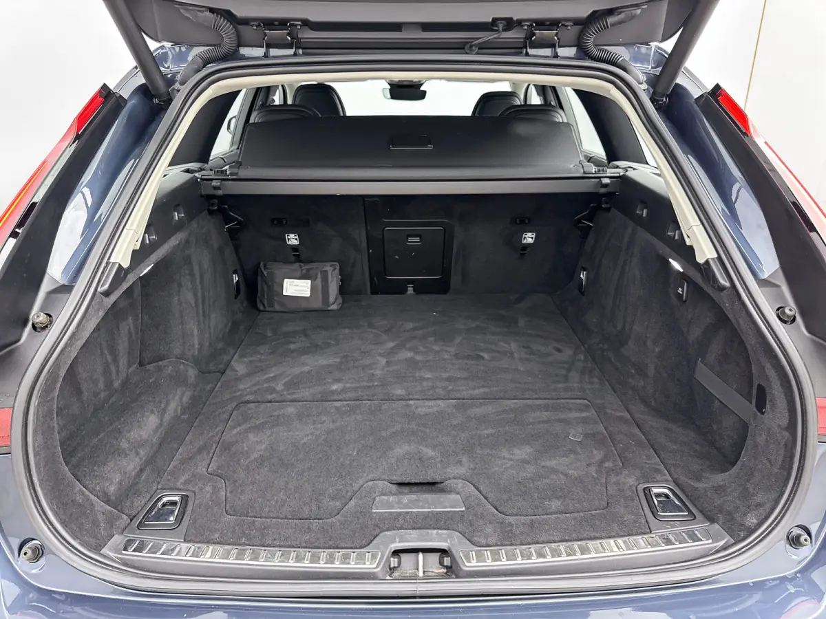 B5 Ultimate Bright | 20" | 360 Camera | Head-Up | Harman Kardon | Elektr. verst. Stoelen | Panoramadak | Parkeerverwarming | Leder Dashboard