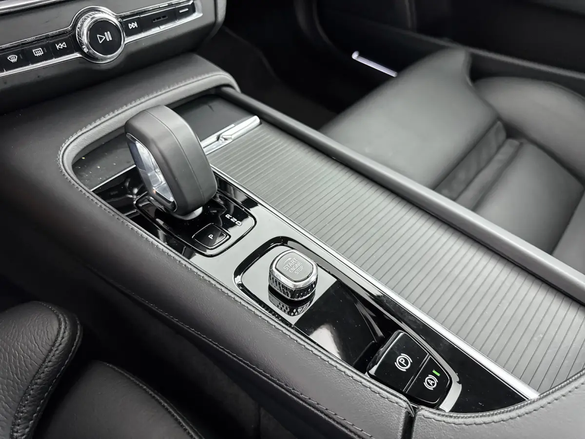 B5 Ultimate Bright | 20" | 360 Camera | Head-Up | Harman Kardon | Elektr. verst. Stoelen | Panoramadak | Parkeerverwarming | Leder Dashboard