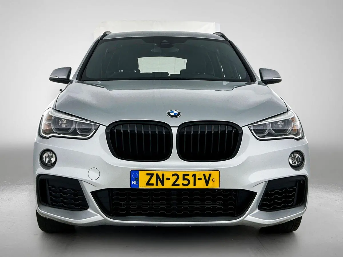 sDrive18i Executive Edition | M-SPORT | AUTOMAAT | HEAD-UP | CLIMATE CONTROL | CRUISE CONTROL | NAVIGATIE | ELEKTRISCHE KOFFERKLEP | TREKHAAK |