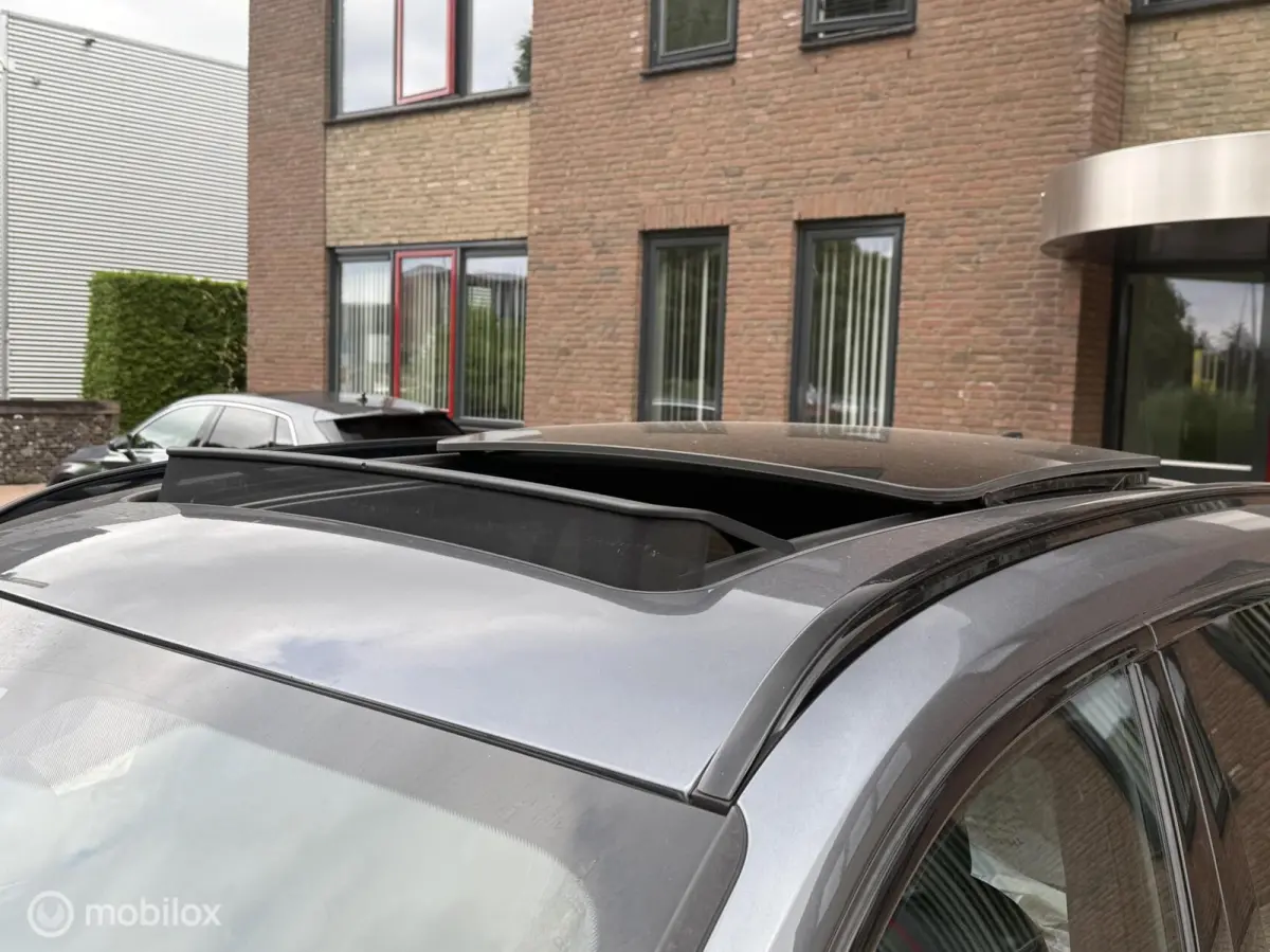 xDrive20i M Sport Schuifdak Navi Leer HUD LED Camera Hifi