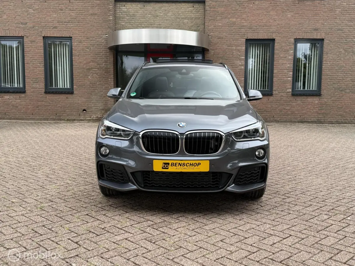 xDrive20i M Sport Schuifdak Navi Leer HUD LED Camera Hifi